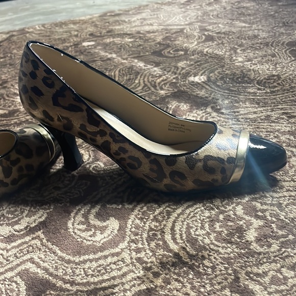VINTAGE leopard kitten heels - Picture 2 of 5